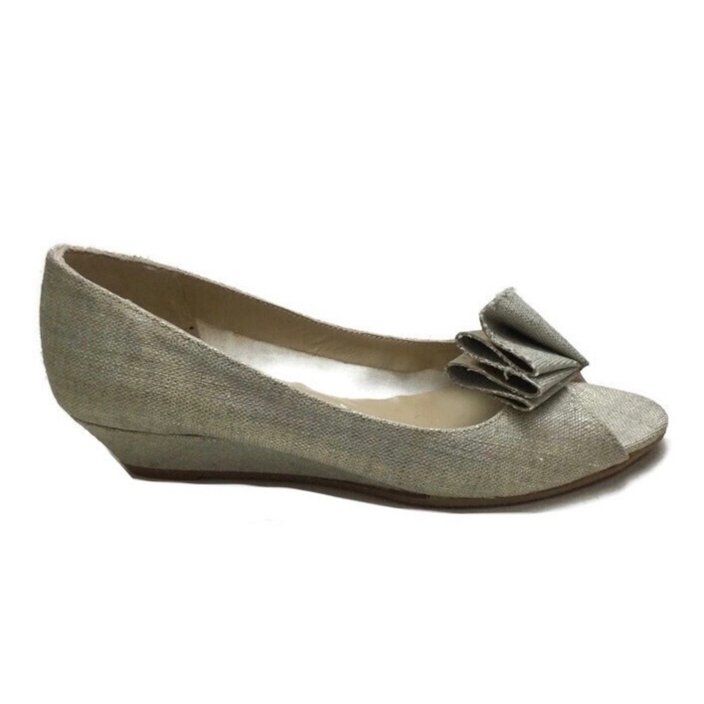 Butter Metallic Linen Origami Bow Peep Toe Wedge Heels Size 6
